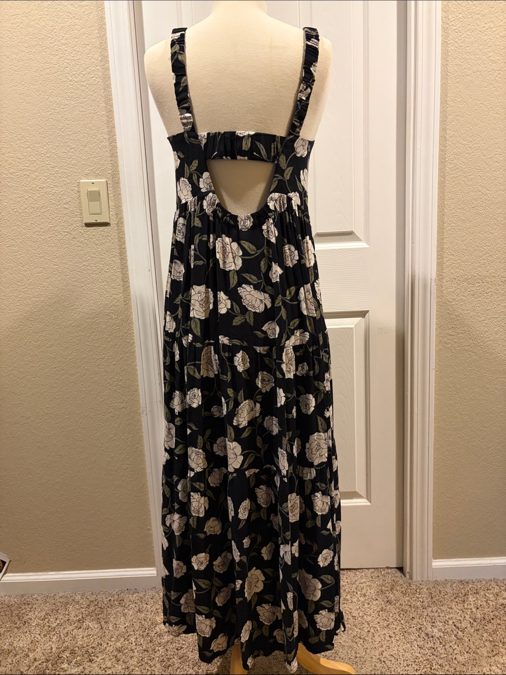 Saltwater LUXE Floral Black Sleeveless Maxi Dress size M excellent cond - Picture 7 of 8